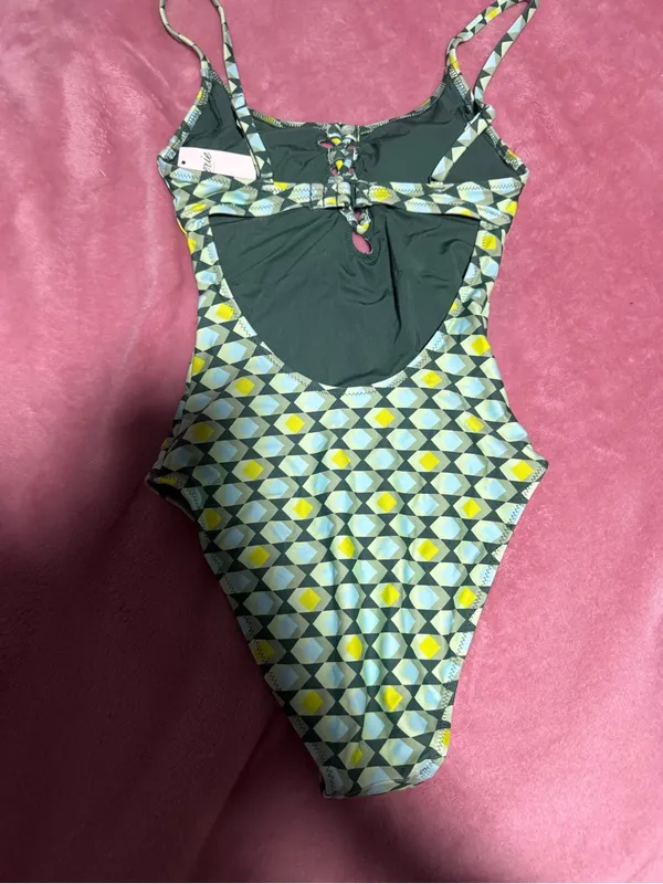 Green aerie swim - Image 5
