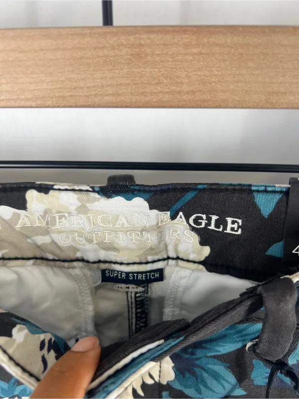 American Eagle AEO Twill Floral Midi Low Rise Shorts Size 4 NWT - Image 6