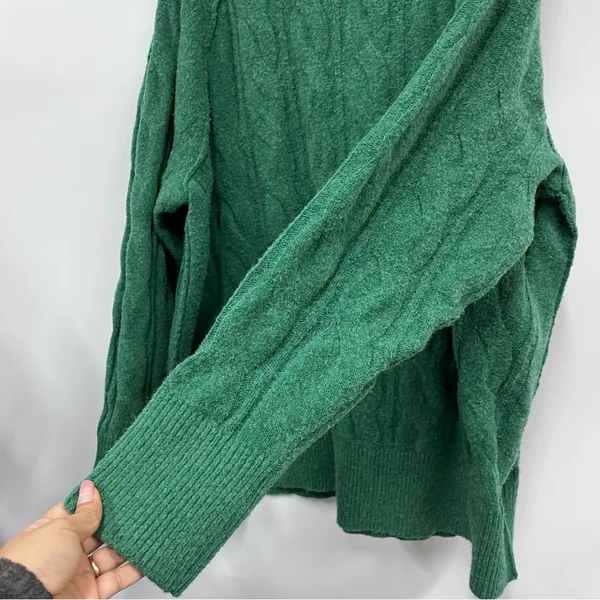 Aerie oversized green cable Knit Sweater size L - Image 7