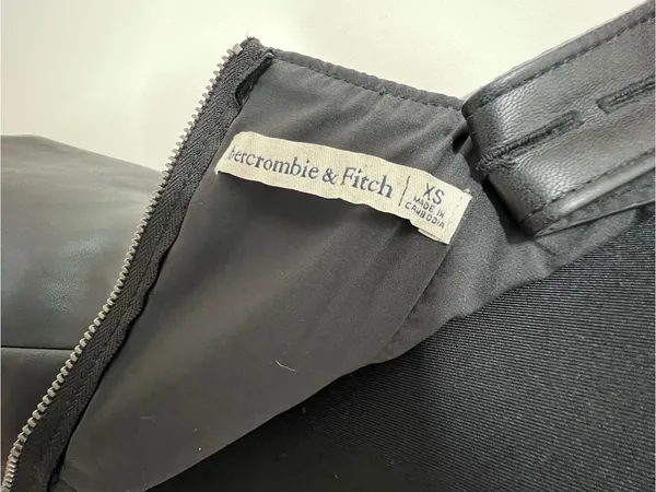 Abercrombie & Fitch Black Faux Leather Mini Dress Adjustable Goth Pinafore - Image 5