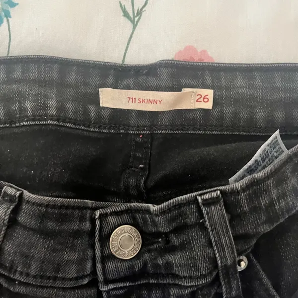 Levi's skinny jeans worn a few times - Image 3