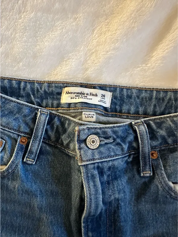 Abercrombie Mid-Rise 90s Straight Jeans - Image 3