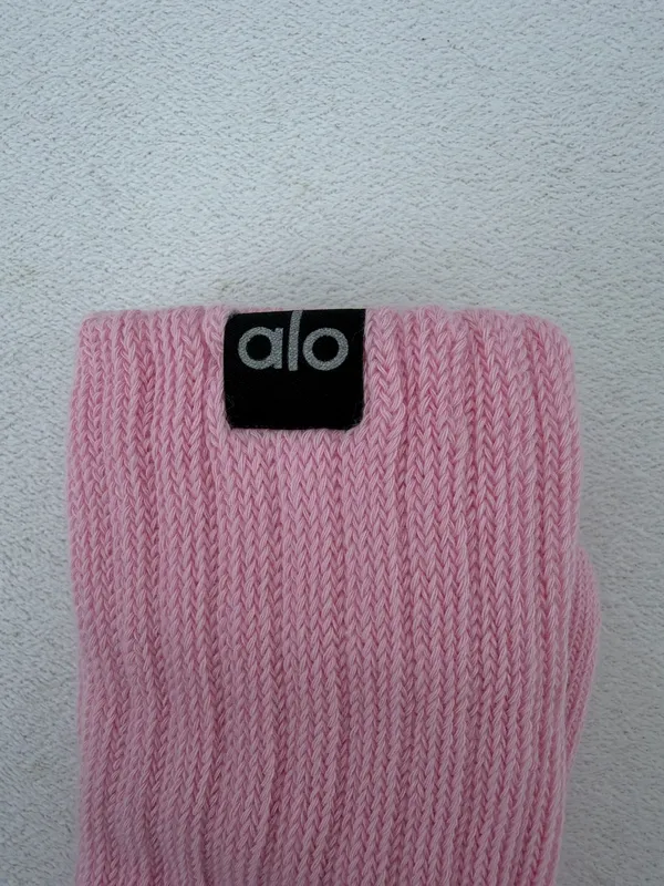 Alo Yoga Socks Pink - Image 2