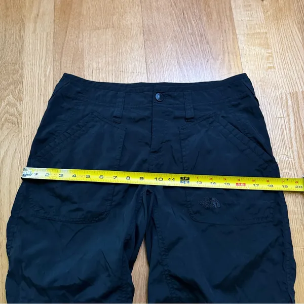 The North Face Women's T150 T550 Cargo Hiking Shorts Outdoor Gorp Black 6 Long - Image 6