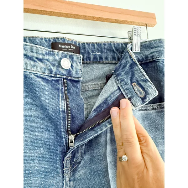 Massimo Dutti | Straight Leg Jeans in Medium Wash Blue | Sz US 6 - Image 4