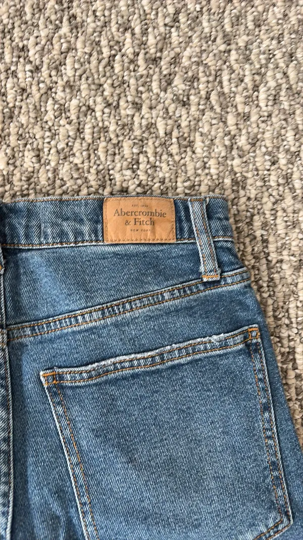Abercrombie Straight Jeans High-Rise - Image 4