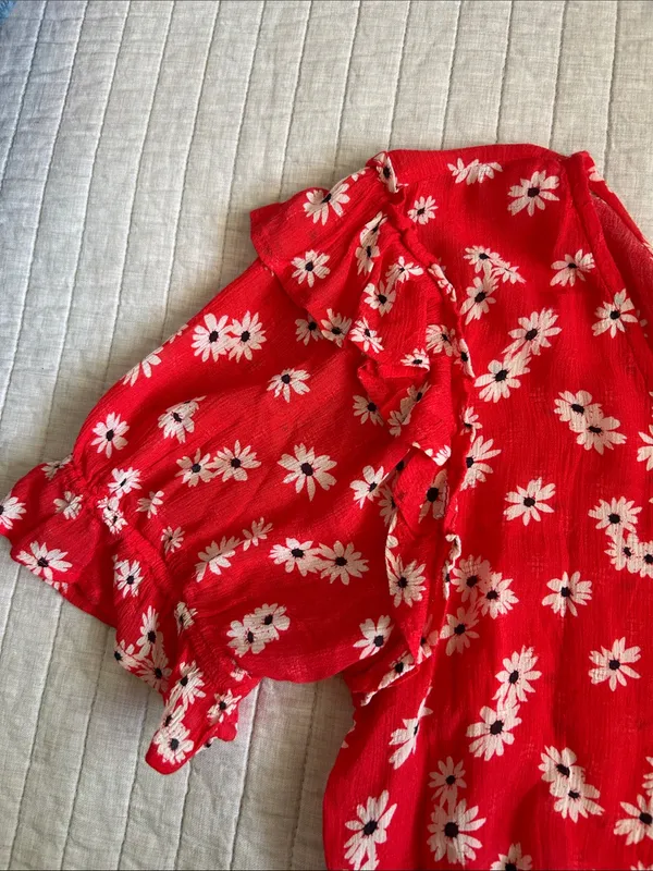 American Eagle red floral crop V faux wrap, ruffle short sleeve BoHo blouse M - Image 5