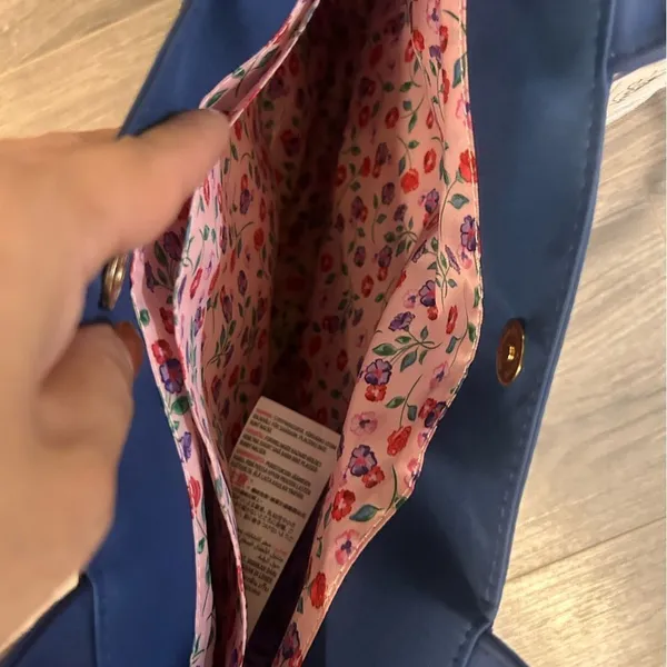Disney EPCOT United Kingdom (UK) Queen of the Kingdom Bag - Image 3