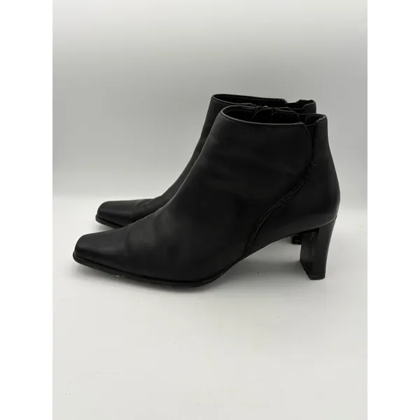 Women’s White Mountain Size 8 Black Leather Ankle Boots - Image 3