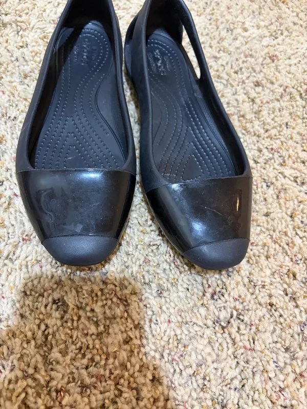 Crocs Sienna Black Shiny Patent Toe Rubber Flats Size 6 - Image 5
