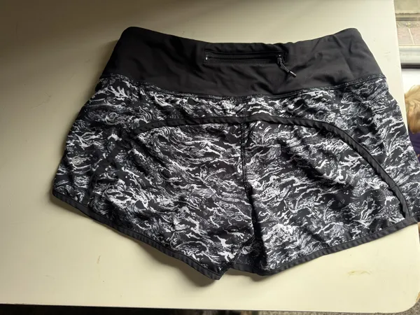 Lululemon High-Rise Speed Up Shorts 2.5” - Image 2