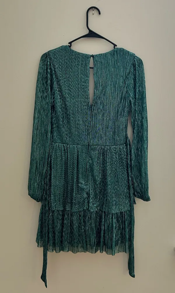 Trixxi Pleated Emerald Green Metallic Tiered Sparkle Mini Dress - Image 4
