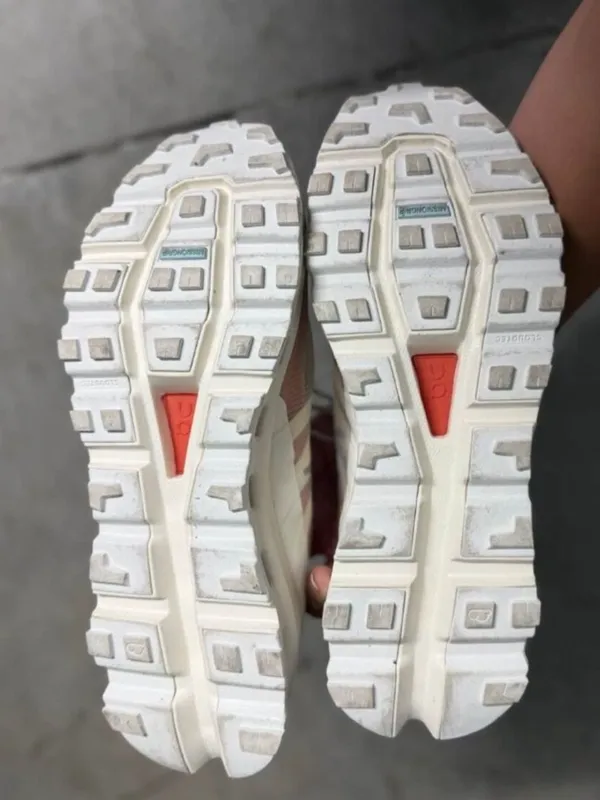 On Women's Cloudvista Sneakers Running Shoes size 10 - Image 5