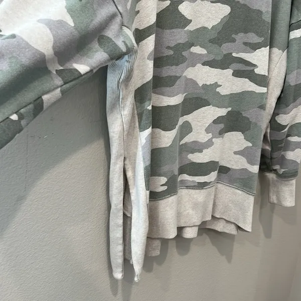 Aerie Muted Camo Side Slit Crew Neck | Size Medium - Image 3