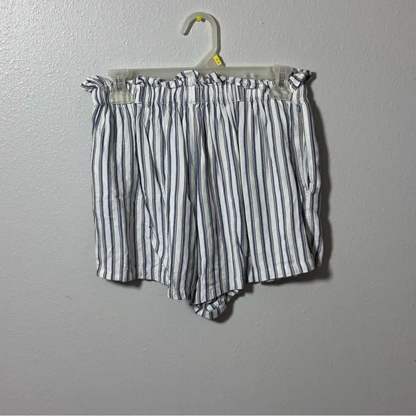 Hollister Women Elastic Waist Ultra High Rise Stripe Shorts White Size‎ S - Image 4