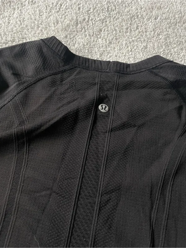 lululemon athletica Black to Gray Ombre Swiftly Long-Sleeve Performance Size 4 - Image 3