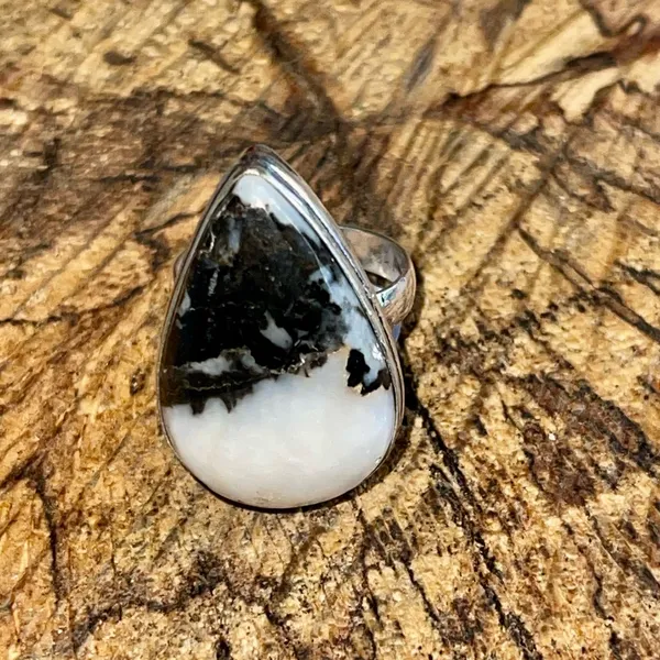 White Buffalo Turquoise Ring Size 7 1/2 Black - Image 5