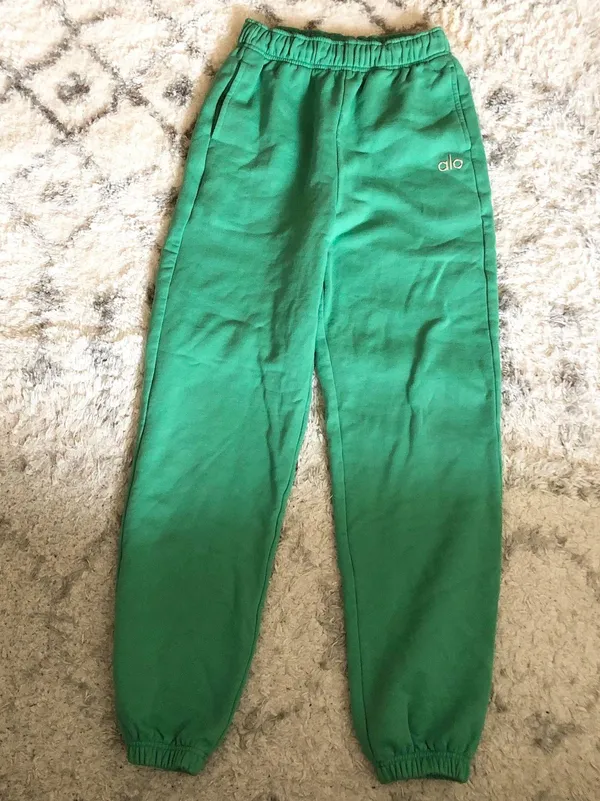 Alo Yoga Accolade Sweatpant Lettuce XXS - Image 3