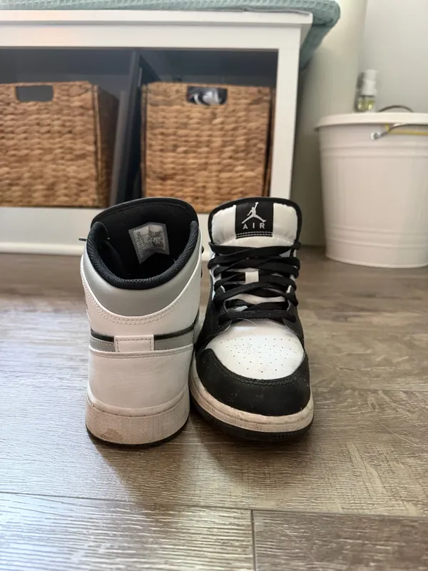 Nike Air Jordan Retro - Image 2