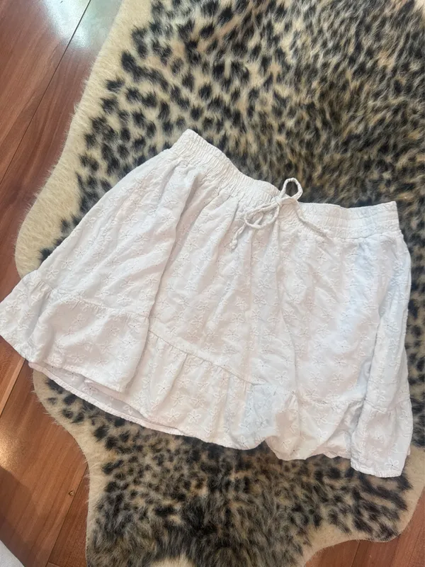 White skirt Size M - Image 2