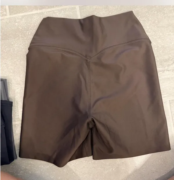 ALO Chocolate 5" Airlift Energy Shorts (S) - Image 6