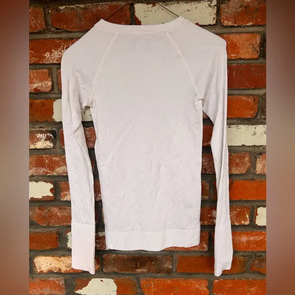 Lululemon Rest Less Pullover in white with a textured design XS - Image 9