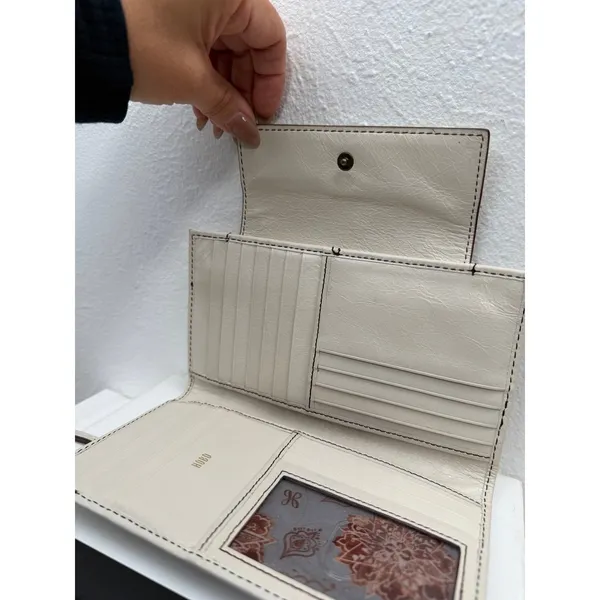 HOBO International Ivory Leather Continental Wallet Contrast Stitch Zip Pocket - Image 4
