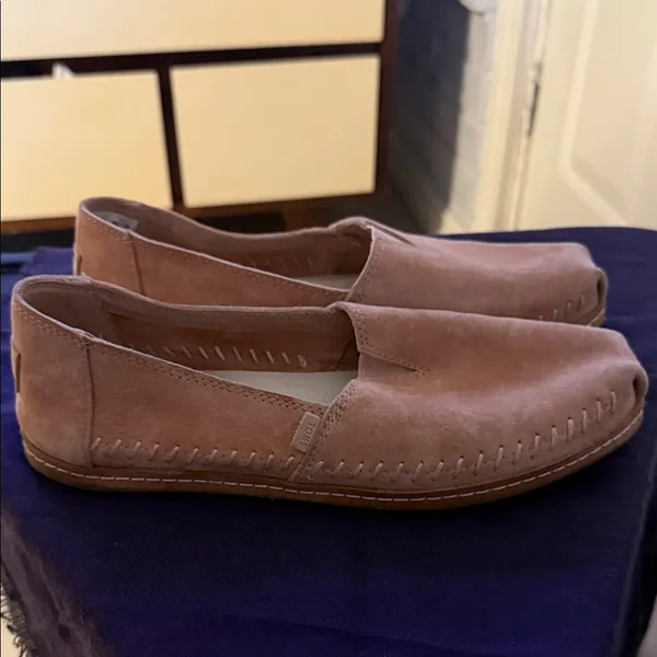 TOMS Men’s Suede Slip-On Loafers in Dusty Pink - Image 3
