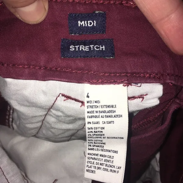 American Eagle size 4 midi stretch maroon shorts - Image 2