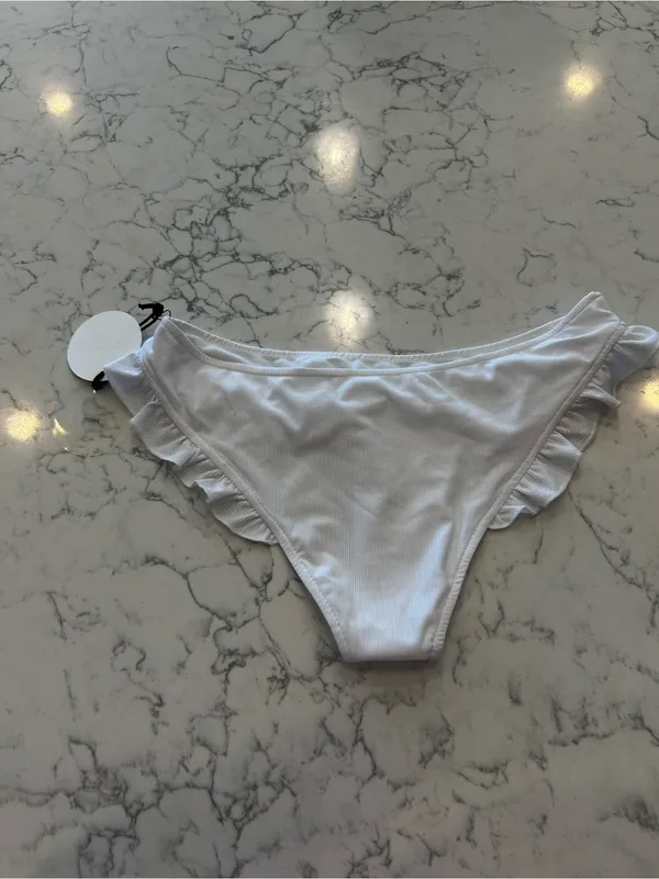NWT Tularosa White Ruffle Bikini Bottoms Size Medium‎ - Image 2