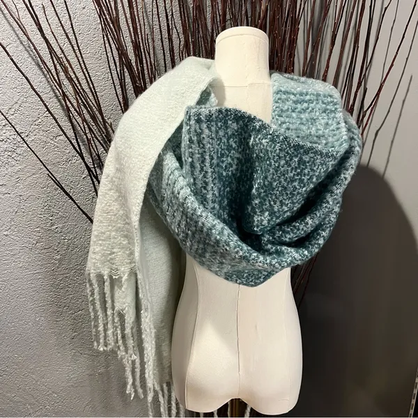 🌺Mer Sea Plush Green And White Oversized Shawl Scarf 🌺 - Image 2