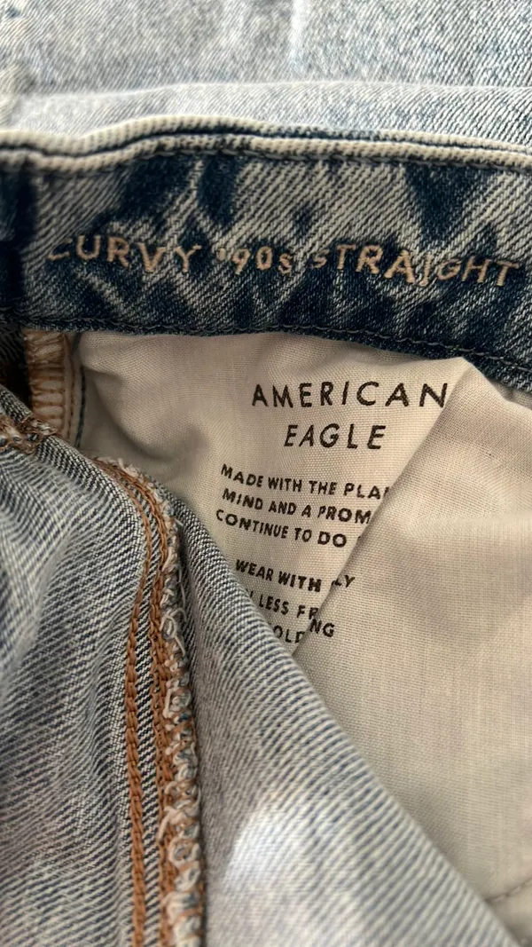 American Eagle curvy 90s high rise straight distressed jeans - Image 8
