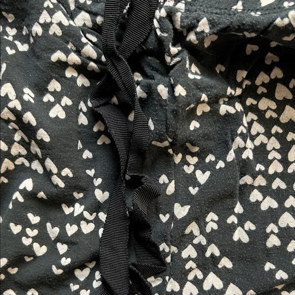 Victoria's Secret Black and White Heart Patterned pajama bottoms - Image 4