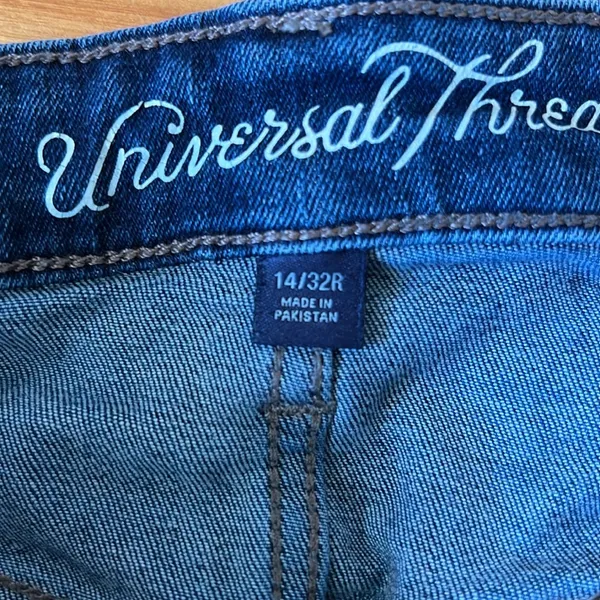 Universal Thread Mid-Rise Bermuda Jean Shorts 14/32R - Image 3