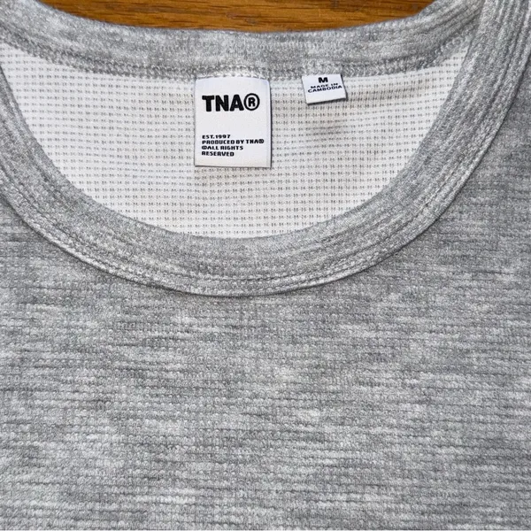 TNA‎ ARITZIA Cropped Long Sleeve Grey Waffle Weave T Shirt size Medium - Image 3