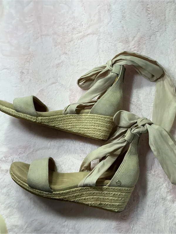 UGG Cream Tie-Wrap Ankle Sandals b123 - Image 5