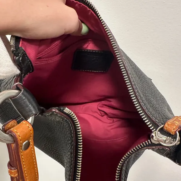 Coach Pebbled Black Leather Chelsea Hobo Shoulder Bag with brown Contrast Strap - Image 9