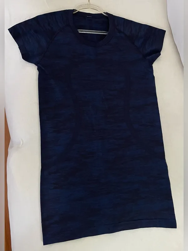 Lululemon Swiftly Navy & Black Short-Sleeve Tee Size 6 - Image 3