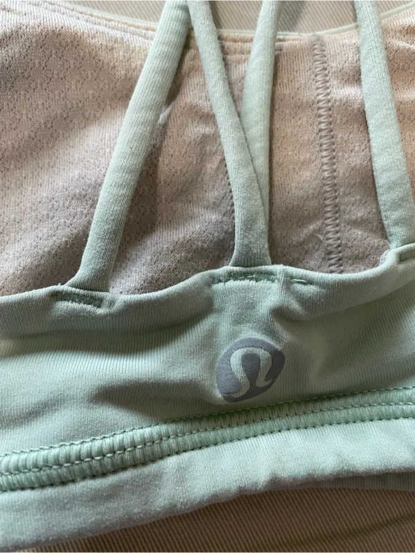 Light mint lululemon free to be bra size 4 - Image 4