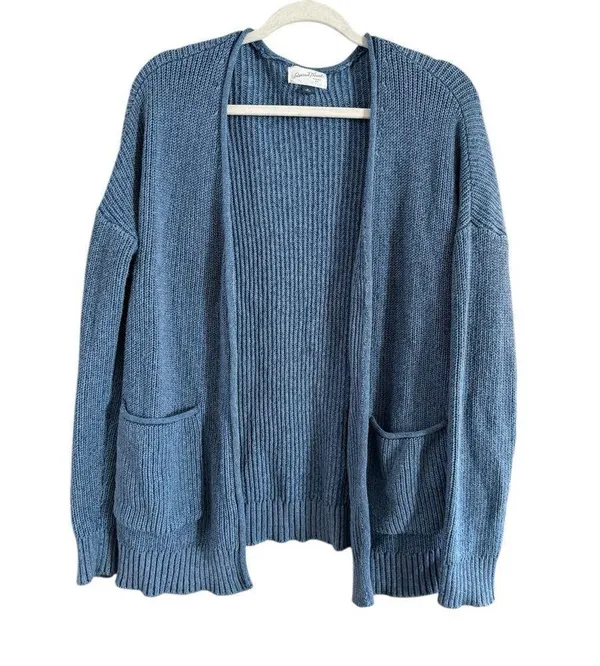 Universal Threads size medium blue, long sleeve cardigan - Image 8