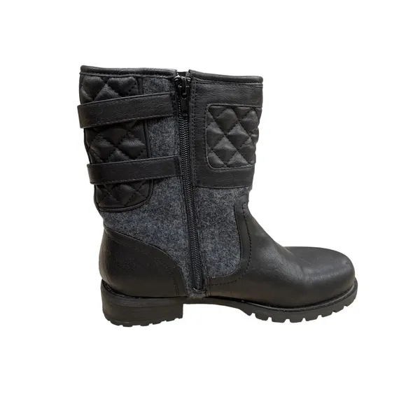Guess Women's Black Combat Boots Size 9.5M in great shape. SKU 973 - Image 4