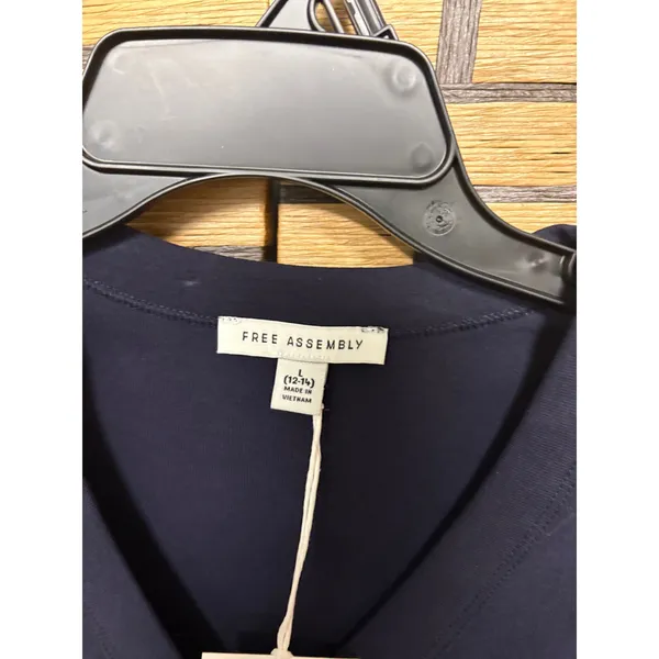 Free Assembly Navy Henley Top‎ Size Large - Image 4