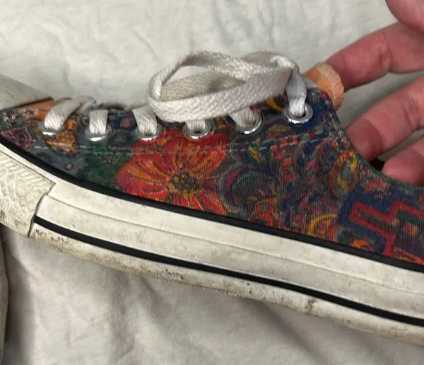 All Stars Custom Hand drawn peach sneakers size 7 - Image 5