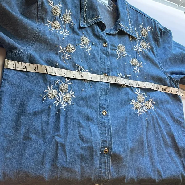 Vintage Floral Embroidered Denim Shirt with faux pearl details 80s 90s - Image 6