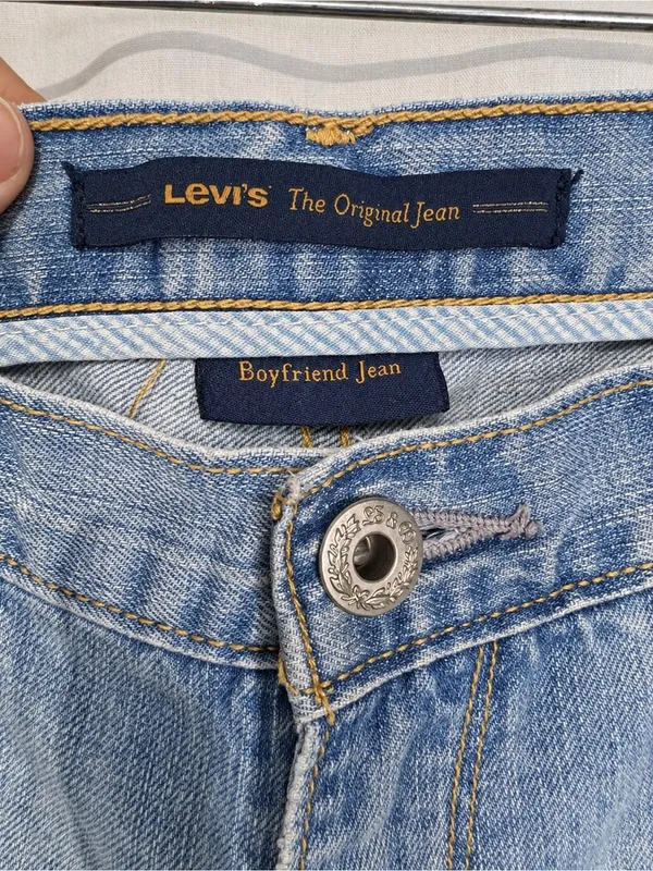 Rare 2009 Levi’s Boyfriend Denim Shorts Upside Down Red Tab Error Size 8 - Image 9