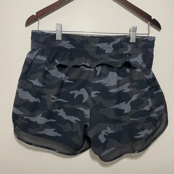 Athleta Printed Mesh Racer Run Short 4” - Image 2