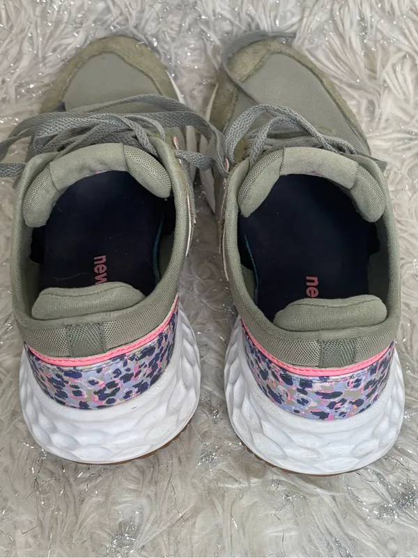 New Balance Women's Olive Green/Sneakers with Pink Details Size 9 - Image 11