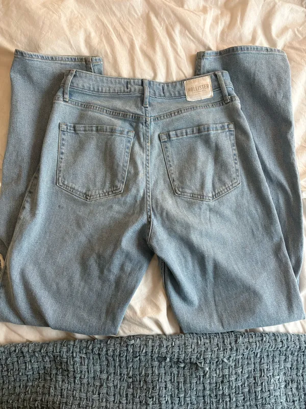 Hollister High Rise Baggy Dad Jeans - Image 3