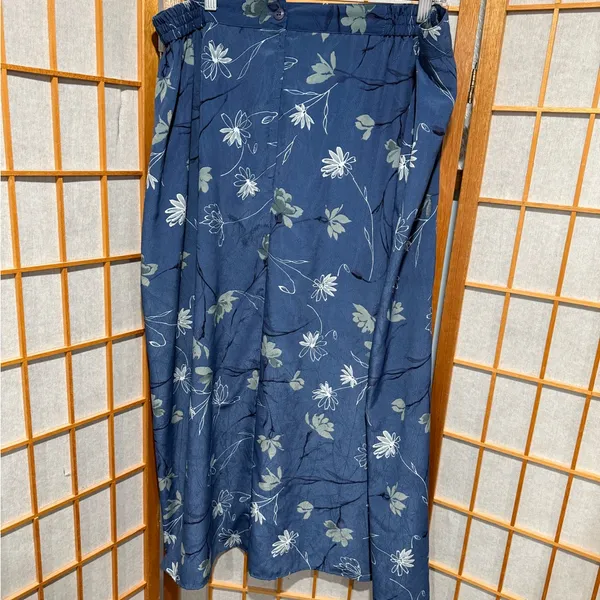 Sag Harbor Navy Floral A-Line Skirt - Image 2
