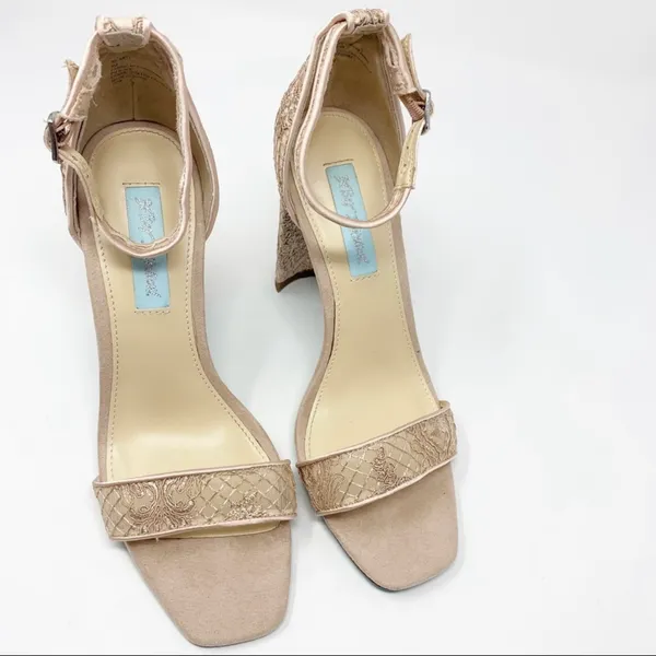 Betsey Johnson Arti Beige Lace Sandals New Size 8 - Image 6